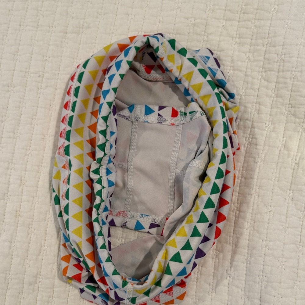 Fleo Multicolor Triangle Pattern Athletic Shorts - image 3